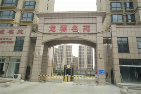 雍和府四楼3室1厅1卫93m2毛坯房带车位储藏室55万出售